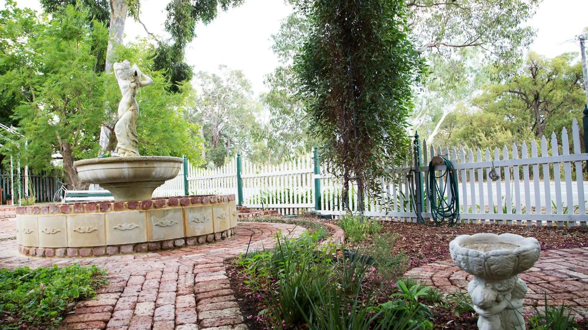 Rosebridge House Bed & Breakfast Adult Retreat Gooseberry Hill