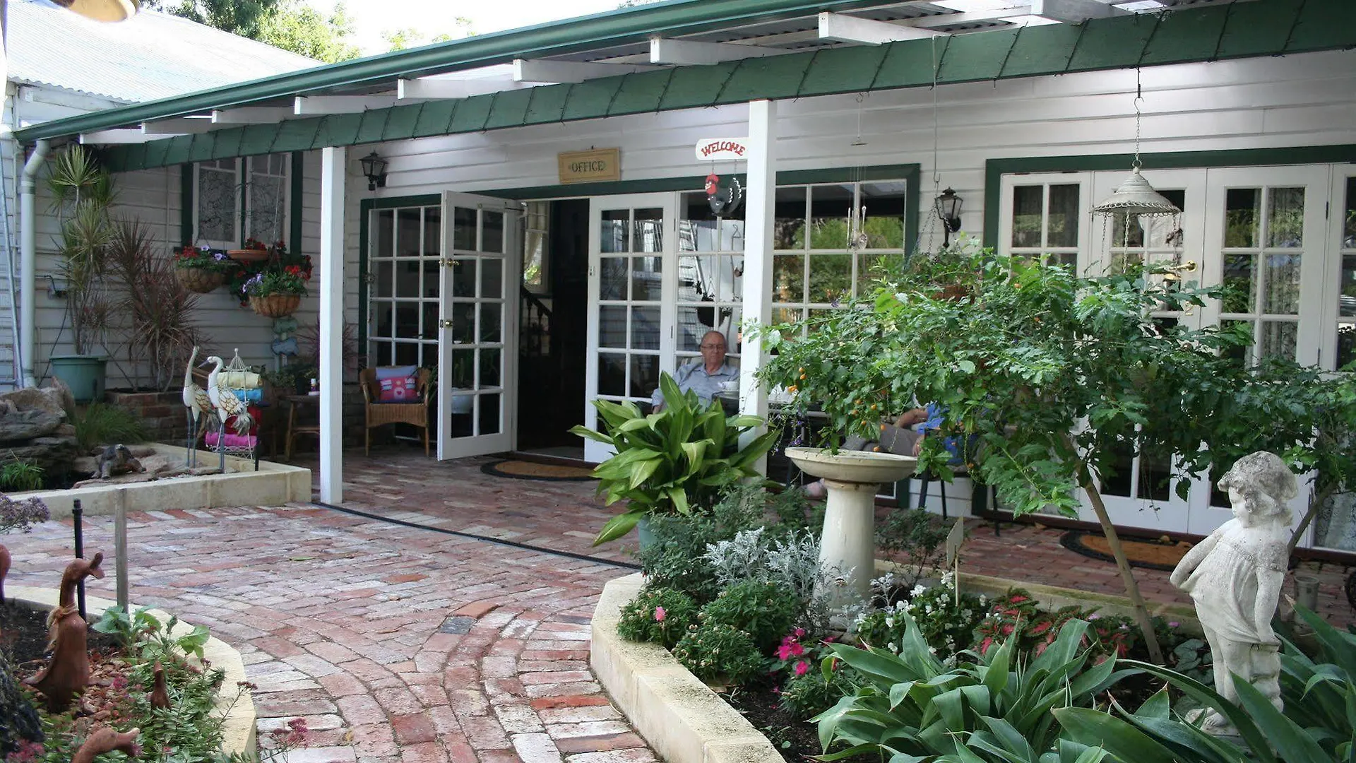 Rosebridge House Bed & Breakfast Adult Retreat Gooseberry Hill