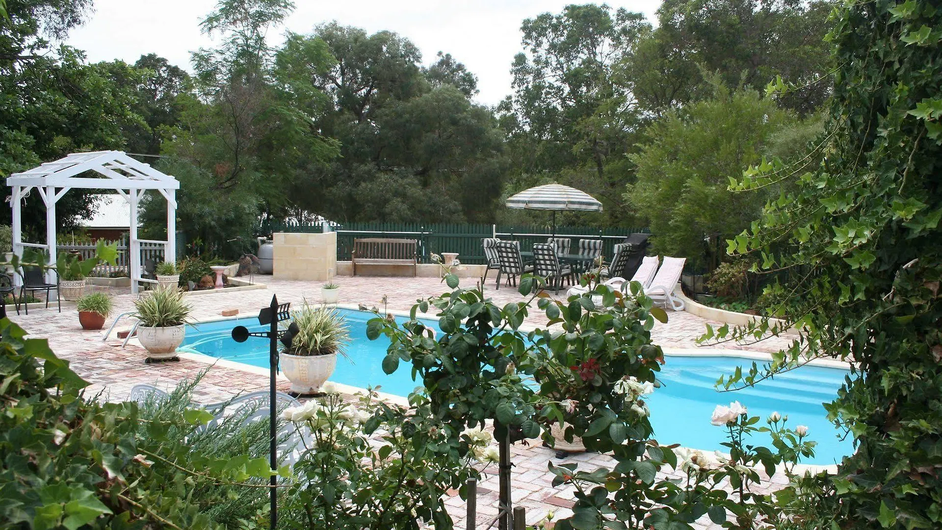 Rosebridge House Bed & Breakfast Adult Retreat Gooseberry Hill