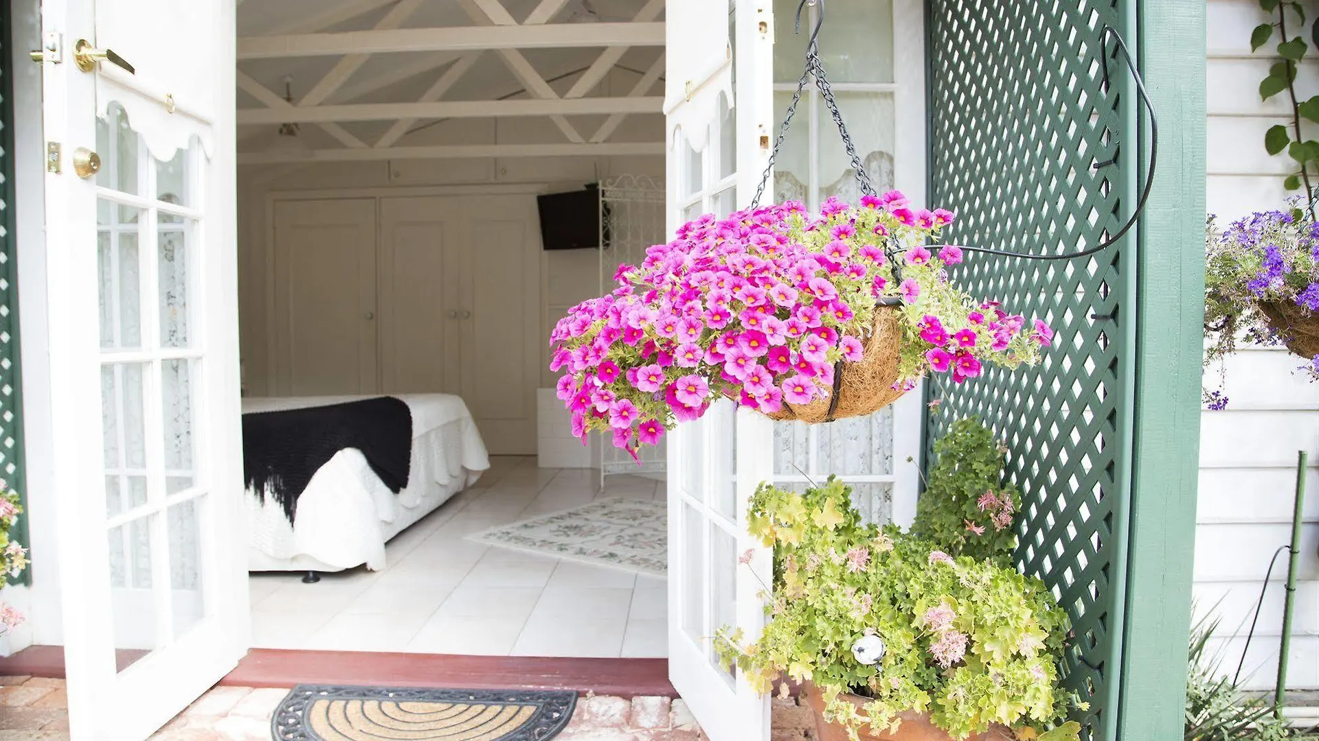Rosebridge House Bed & Breakfast Adult Retreat Gooseberry Hill