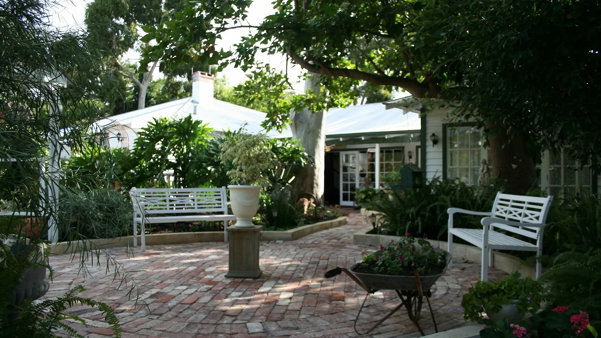 Rosebridge House Bed & Breakfast Adult Retreat Gooseberry Hill